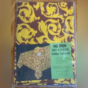 🆕Vintage burgundy and gold scroll NWT 52”x52” square all cotton tablecloth-Fall